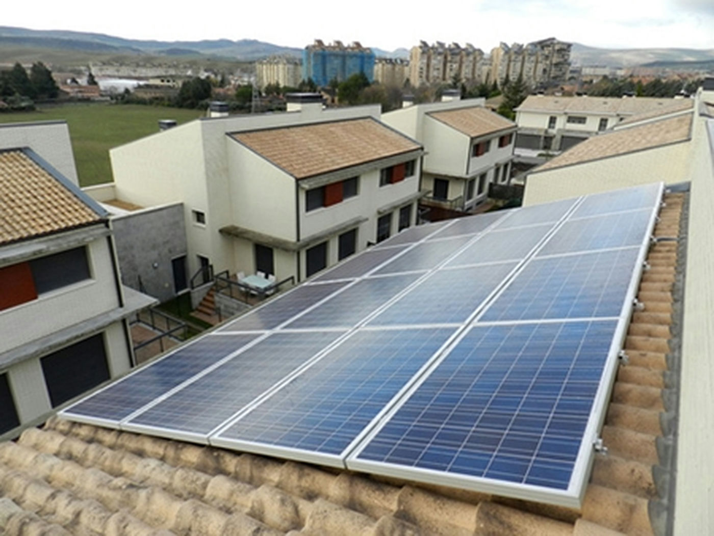 Enfinity Global cierra una financiación de 500 millones de euros para 1.5 GW de plantas solares en Italia