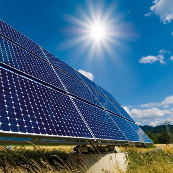 Renfe sigue los pasos de Aena y apostará por el autoconsumo fotovoltaico con placas solares en sus instalaciones