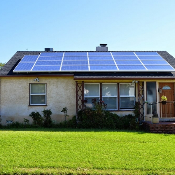 Ayudas IRPF 2026 para Placas Solares: Ahorra entre un 20% y un 60% en tu Instalación Fotovoltaica